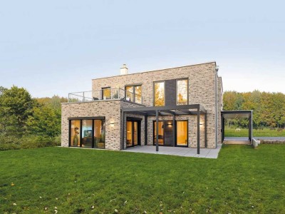 Schlüsselfertiges Eigenheim mit Einliegerwohnung – Perfekt für die ganze Familie!