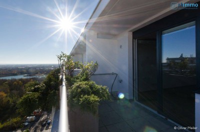 DER SOMMER KANN KOMMEN: NEUWERTIGE § ZIMMERWOHNUNMG TERRASSEUND POOL AM DACH des HAUSes