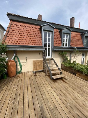 Helle 2 Zimmerwohnung EBK/Bad mit großer Dachterrasse