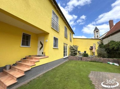 Repräsentatives Einfamilienhaus mit schönem Garten und 2 Stellplätzen in ruhiger Lage
