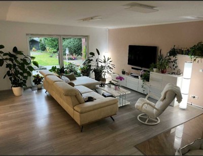 1400 € - 165 m² - 5.0 Zi. Moderne EBK. 3 neue moderne Bäder. Wintergarten. Kamin