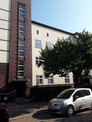 Freundliche 4-Raum-Wohnung mit EBK und Blick ins Grüne in Stadtfeld-Ost erwartet Sie!