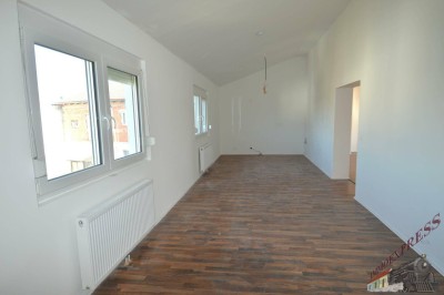 Sanierte 3- Zimmerwohnung mit Parkplatz