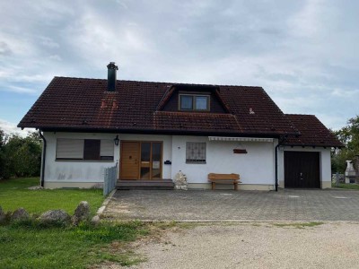 Schöne Eigentumswohnung in einem Zweifamilienhaus im DG zu vermieten
