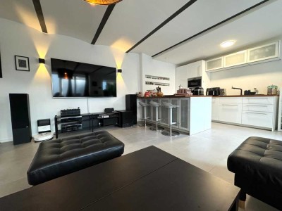 Charmante Terrassenwohnung mit moderner Architektur und historischem Flair