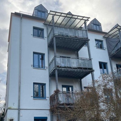 TRAUMHAFTES WOHNEN IN AUGSBURGS BESTER LAGE: Maisonette-Wohnung mit Dachterrasse