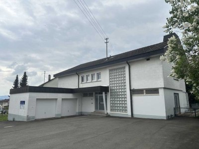 Großzügiges Wohnhaus mit Büro/Praxisräumen in Zimmern
