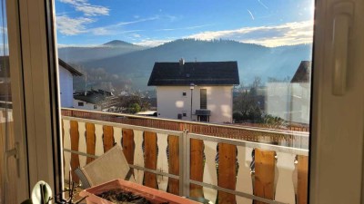 Gepflegte 4-Zimmer Wohnung mit Balkon und Einbauküche in Bodenmais,