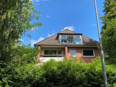 Großzügige 3-Zimmer Dachgeschoßwohnung 
in kleinem Mehrfamilienhaus in optimaler Lage