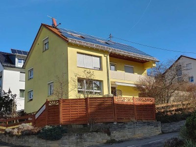 Remshalden: Renovierte, helle, moderne 2,5-Zi-DG-Whg mit neuer EBK in bester Wohnlage, 64 qm