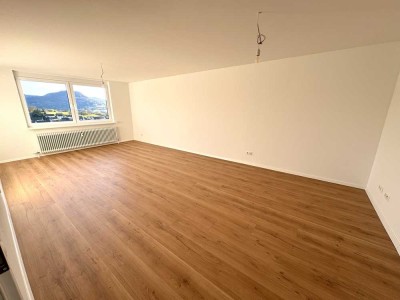 Erstbezug nach Sanierung mit Balkon und traumhaften Weitblicken