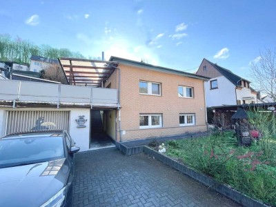 Zweifamilienhaus sucht liebevolle Hand mit Garage und Potenzial in Koblenz  Braubach