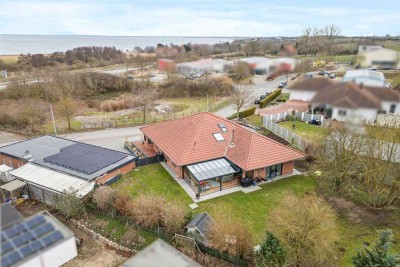 Exklusives Einfamilienhaus mit Einliegerwohnung und separater Gewerbeeinheit unweit von der Ostsee