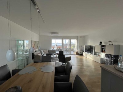 Mderne große Wohnung mit Einbauküche und Balkon