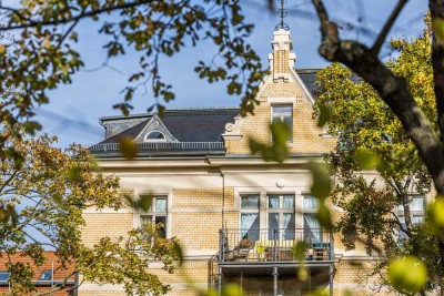 Stilvoll wohnen im Altbau – großzügige Wohnung mit Balkon & Garten