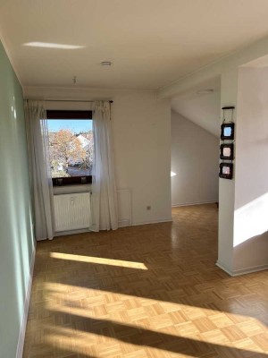 Helle 3,5-Zimmerwohnung mit EBK, Balkon und Garage in Hohenwart