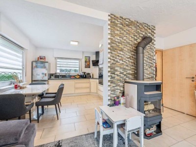 Stilvolles Einfamilienhaus mit moderner Wellness-Sauna und großzügigem Garten- und Spielparadies