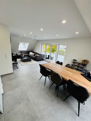 Luxuriöse 2-Zimmer Dachgeschosswohnung in Rheinberg mit EBK, Balkon, Fußbodenheizung und Kühlung