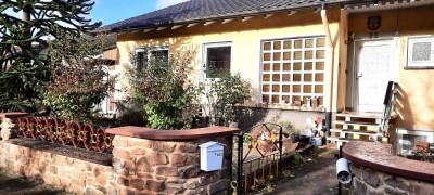 Wohnhaus mit Einliegerwohnung in guter Lage in Breunigweiler