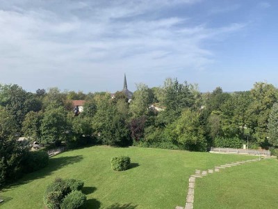 Frisch renovierte, helle 3-Raum-Wohnung mit Ausblick ins Grüne in Königsbrunn