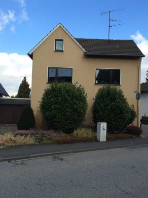 Schönes 4 - Familienhaus in Niederkassel-Mondorf - von privat-