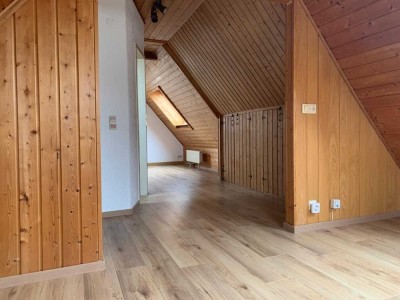 Helle 1-Zimmer-Dachgeschosswohnung – ruhige Lage, gute Anbindung, ideal für Einzelperson