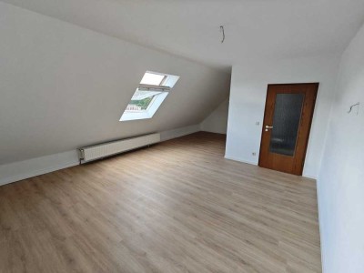 Renovierte 2-Zimmer-DG-Wohnung mit hochwertiger Einbauküche in zentraler Lage von Iserlohn