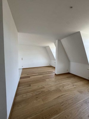 Helle 2-Zimmer-Wohnung im charmanten Altbau mit neuem Parkett & Gemeinschaftsgarten in ruhiger Lage