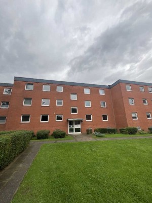 Frisch renovierte 3 Zimmer-Wohnung mit Balkon und Wannenbad mit Blick ins Grüne