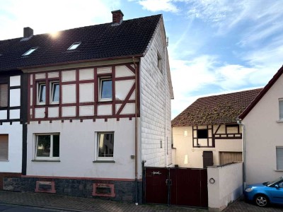 Doppelhaushälfte in zentraler Lage mit Innenhof + Schrebergarten