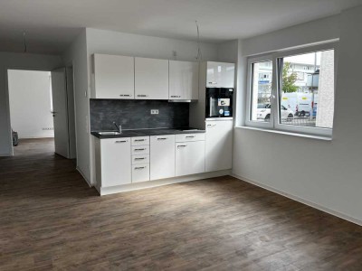 48qm-Wohnung mit Einbauküche und kl. Terrasse in zentraler Lage inkl. Service