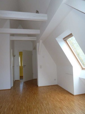 Wunderschöne und außergewöhnliche, im Grünen gelegene innenstadtnahe Wohnung
