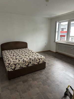 Große, gepflegte 4-Zimmer-Wohnung mit Terrasse, Stellplatz und hervorragender Anbindung
