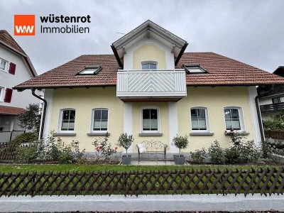 Modernes Zweifamilienhaus mit Nebengebäude, Doppelgarage,  & riesigem Gartenparadies