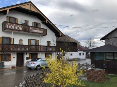 Attraktive und gepflegte 4-Raum-Wohnung mit Balkon in Saaldorf-Surheim