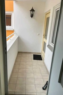 4-Zi.-Whg. mit 2 Balkonen und EBK direkt am Ostpark! WG geeignet zum 1.8. oder 15.8. oder 1.9.2025