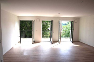 Attraktive, großzügige, helle 2-Zi.-Wohnung mit großem, sonnigem SW-Balkon und EBK