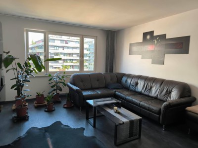 Voll möblierte Wohnung in Ruhelage bei U3 - mit PKW Stellplatz