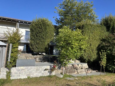 Geräumige 6,5-Raum-Doppelhaushälfte mit lux. Innenausstattung und EBK in Leonberg-Warmbronn Leonberg