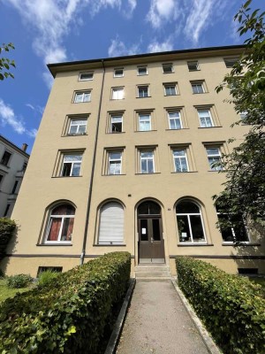 Zentrale 2-Zimmer-Wohnung in Altbau