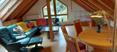 Möblierte 2-Zimmer Dachgeschosswohnung in Kleinrinderfeld