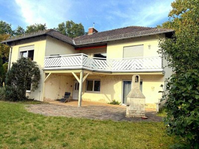 Seltene Gelegenheit: Großzügiges, freistehendes Ein-/Zweifamilienhaus mit Balkon und Terrasse