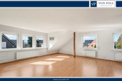 Große Dachgeschosswohnung mit Balkon und kleinem Garten in gepflegtem Zweifamilienhaus