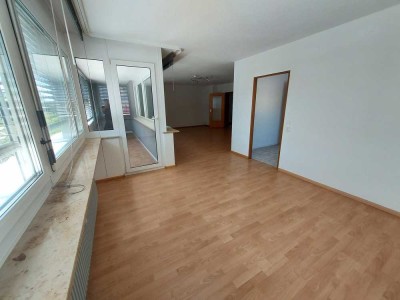 Schöne 3,5-Zimmer-Wohnung mit Balkon, oberste Etage mit Lift