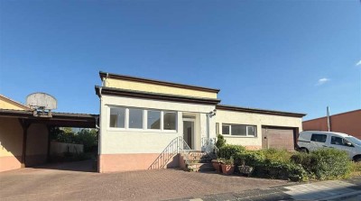 ***moderne, renovierte 4 ZBK im 1. OG mit PKW-Stellplatz