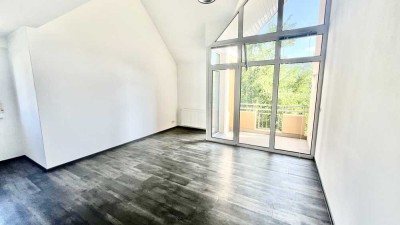 Großzügige helle 4-Zi-Galerie-Wohnung, Balkon , 2 Tiefgaragen-Plätze in TBB 
WARMMIETE  1160 €.