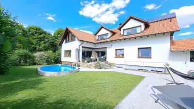 Traumhaft wohnen! - Ein-Zweifamilienhaus mit  Pool in ruhiger Lage!