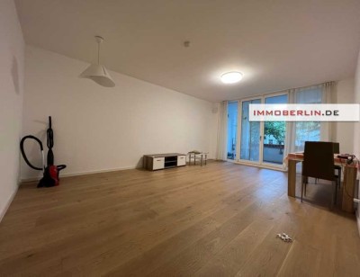 IMMOBERLIN.DE - Komfortable Wohnung im KfW-55-Haus mit Balkon & Loggia beim Ortskern nahe WISTA