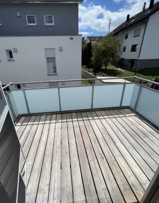 Stilvolle, neuwertige 3,5-Zimmer-Wohnung mit geh. Innenausstattung mit Balkon und EBK in Laichingen