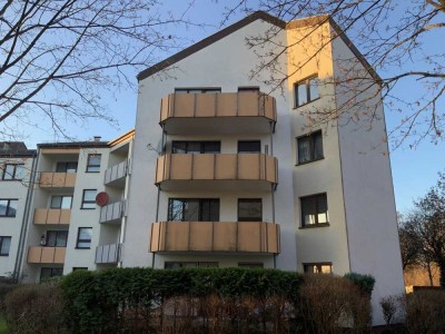 Großzügige 3-Zimmer Erdgeschosswohnung mit neuen Bodenbelägen und Terrasse zu vermieten